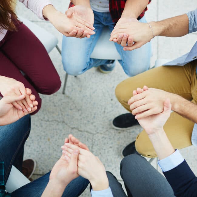 What Are the Types of Support Groups For Families of Addicts?