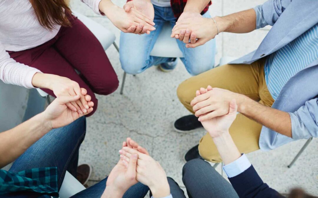 What Are the Types of Support Groups For Families of Addicts?