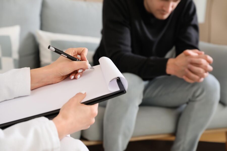 difference between detox and rehab