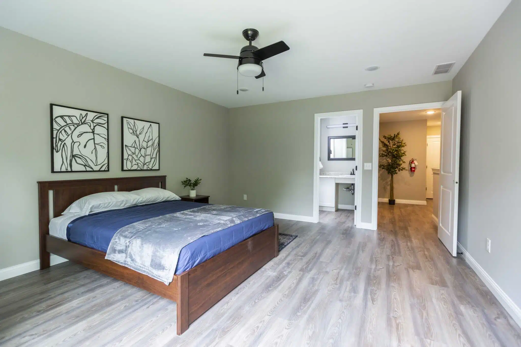Private bedroom at Cedar Oaks Wellness Center residential treatment facility